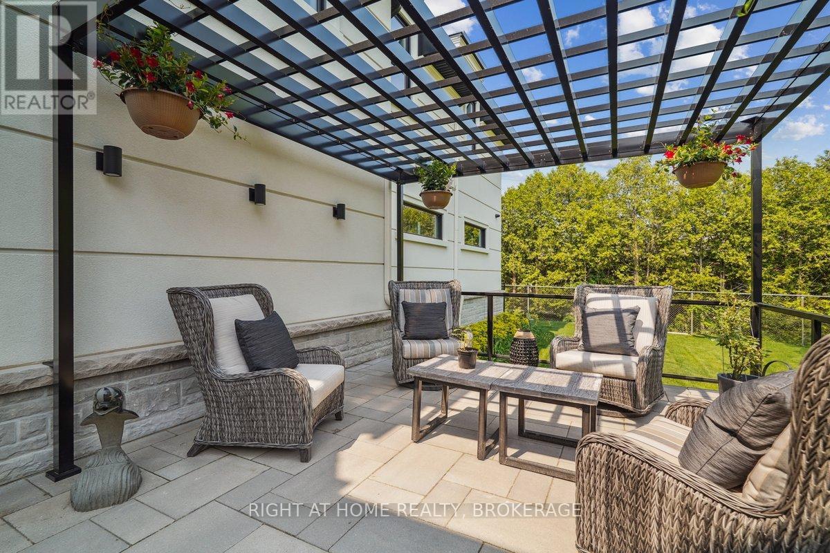 1260 Braeside Drive, Oakville (Mo Morrison), Ontario  L6J 2A4 - Photo 5 - W12211319