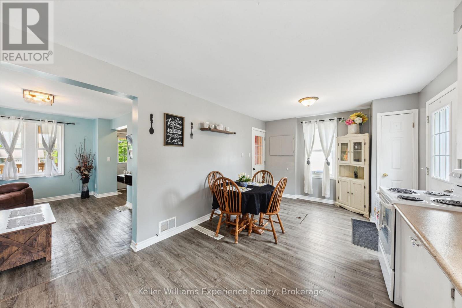 95 Fox Street, Penetanguishene, Ontario L9M 1C8 - Photo 12 - S12189664