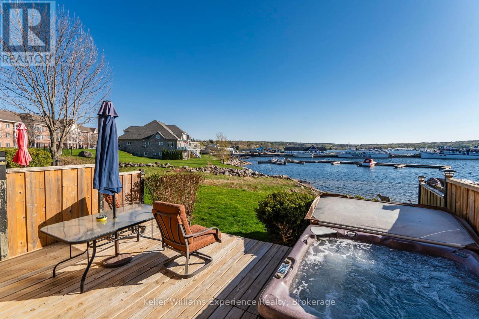 4 - 4 BECK BOULEVARD, Penetanguishene, Ontario