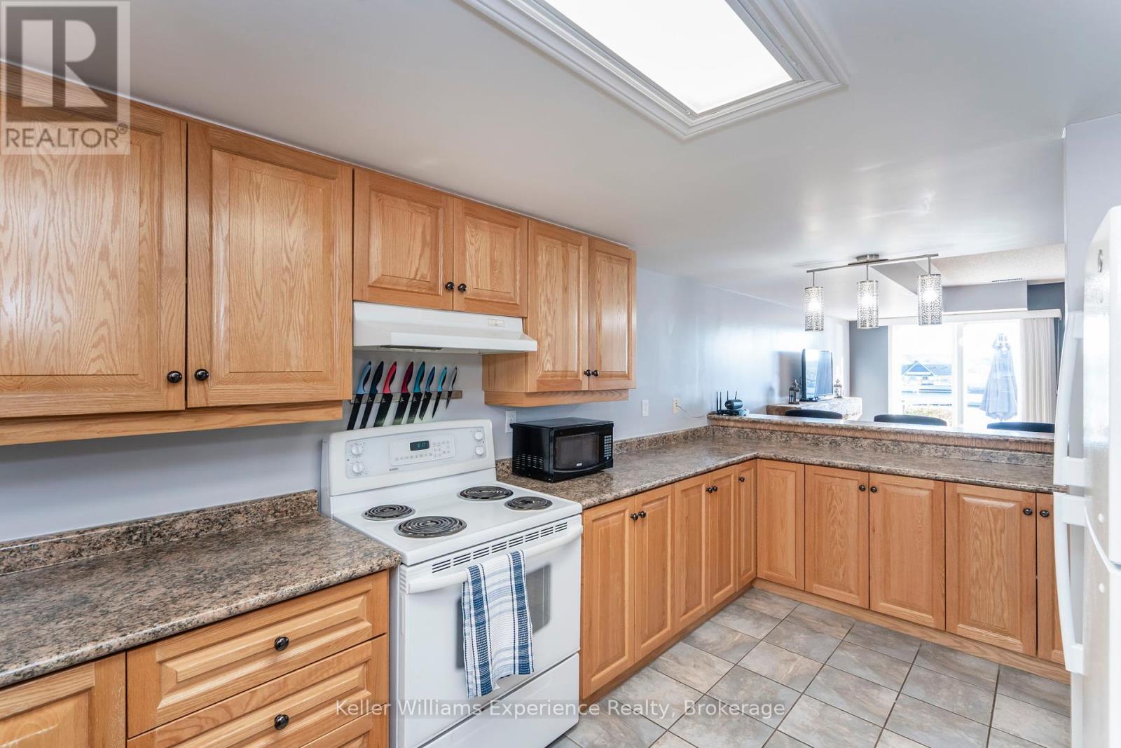 4 - 4 Beck Boulevard, Penetanguishene, Ontario  L9M 2H3 - Photo 11 - S12195148