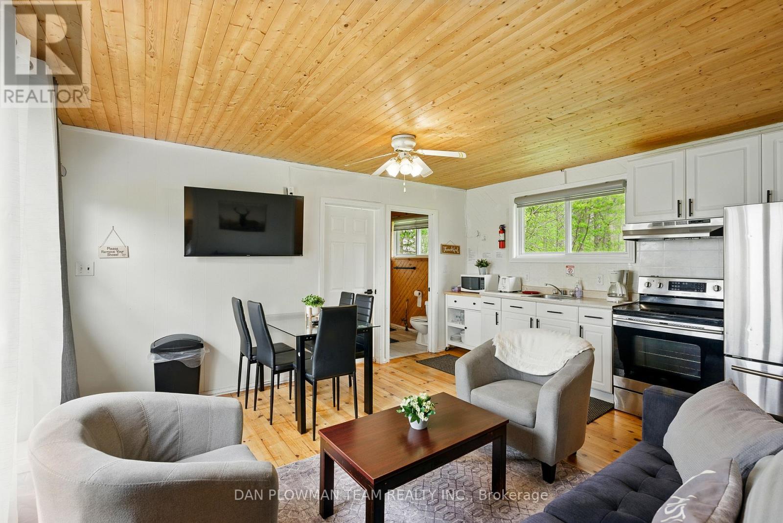 184 Chapman Drive, Magnetawan, Ontario  P0A 1C0 - Photo 20 - X12211320