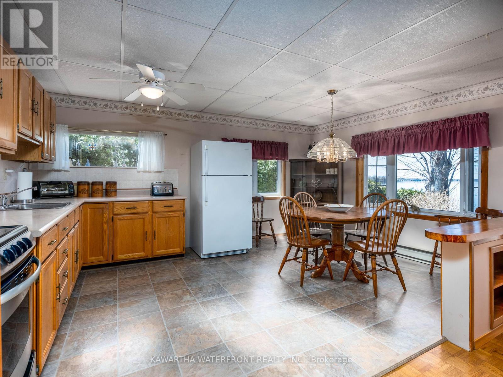 6 Oriole Road, Kawartha Lakes (Fenelon Falls), Ontario  K0M 1N0 - Photo 12 - X12211360