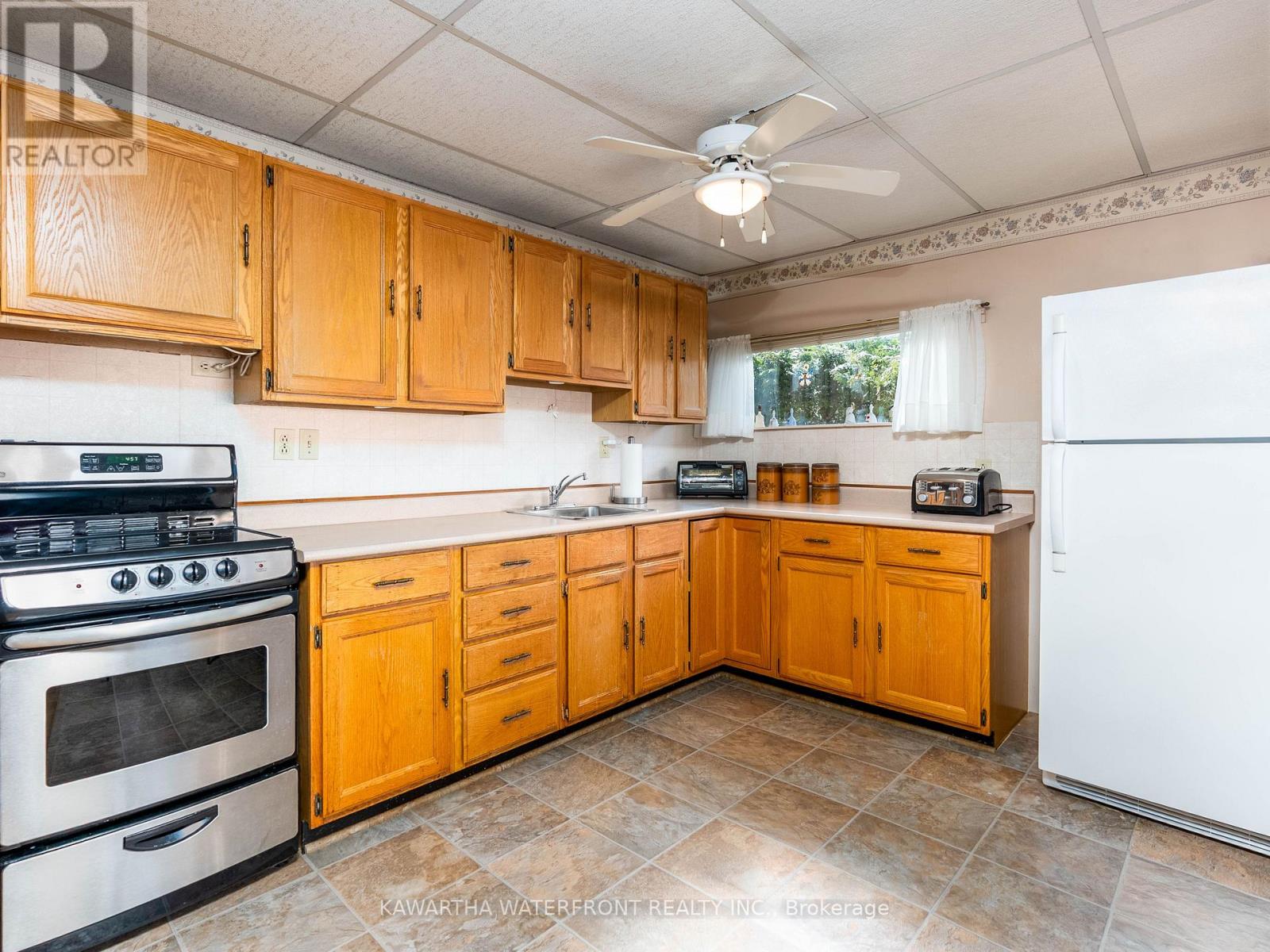 6 Oriole Road, Kawartha Lakes (Fenelon Falls), Ontario  K0M 1N0 - Photo 13 - X12211360