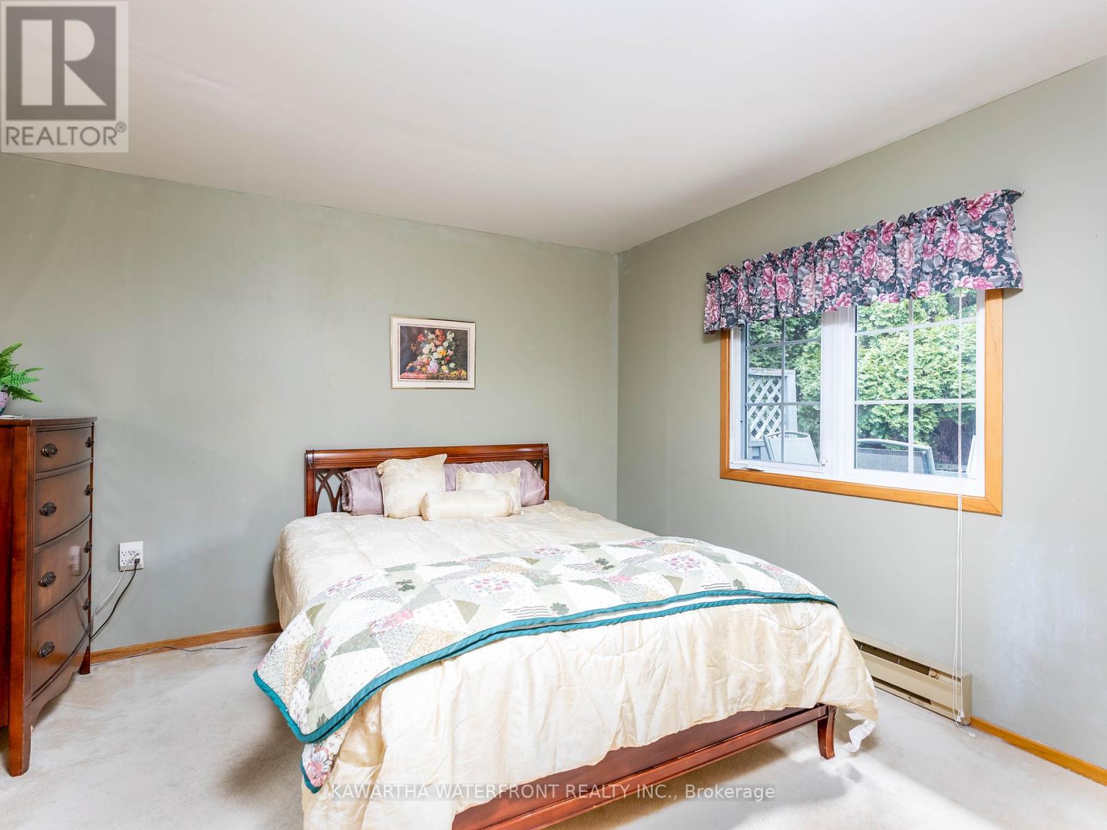 6 Oriole Road, Kawartha Lakes (Fenelon Falls), Ontario  K0M 1N0 - Photo 14 - X12211360