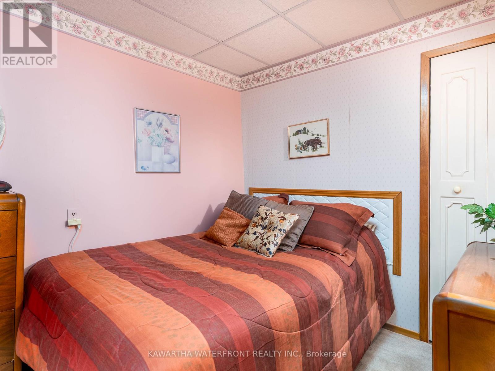6 Oriole Road, Kawartha Lakes (Fenelon Falls), Ontario  K0M 1N0 - Photo 15 - X12211360