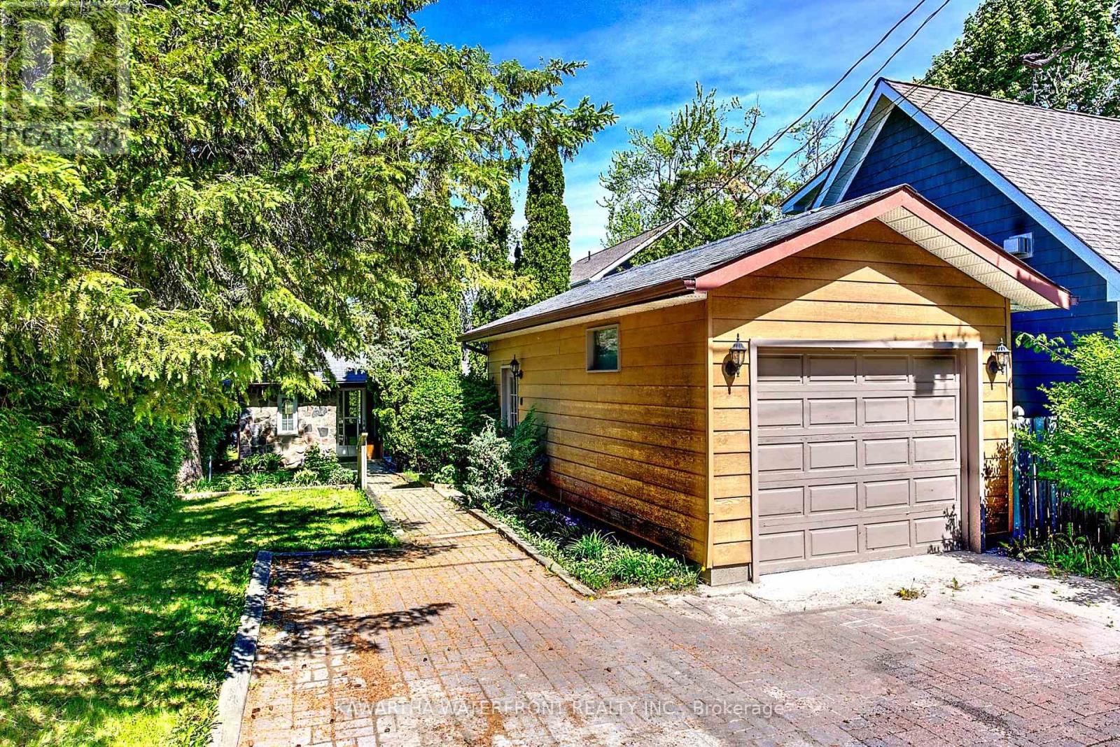 6 Oriole Road, Kawartha Lakes (Fenelon Falls), Ontario  K0M 1N0 - Photo 19 - X12211360