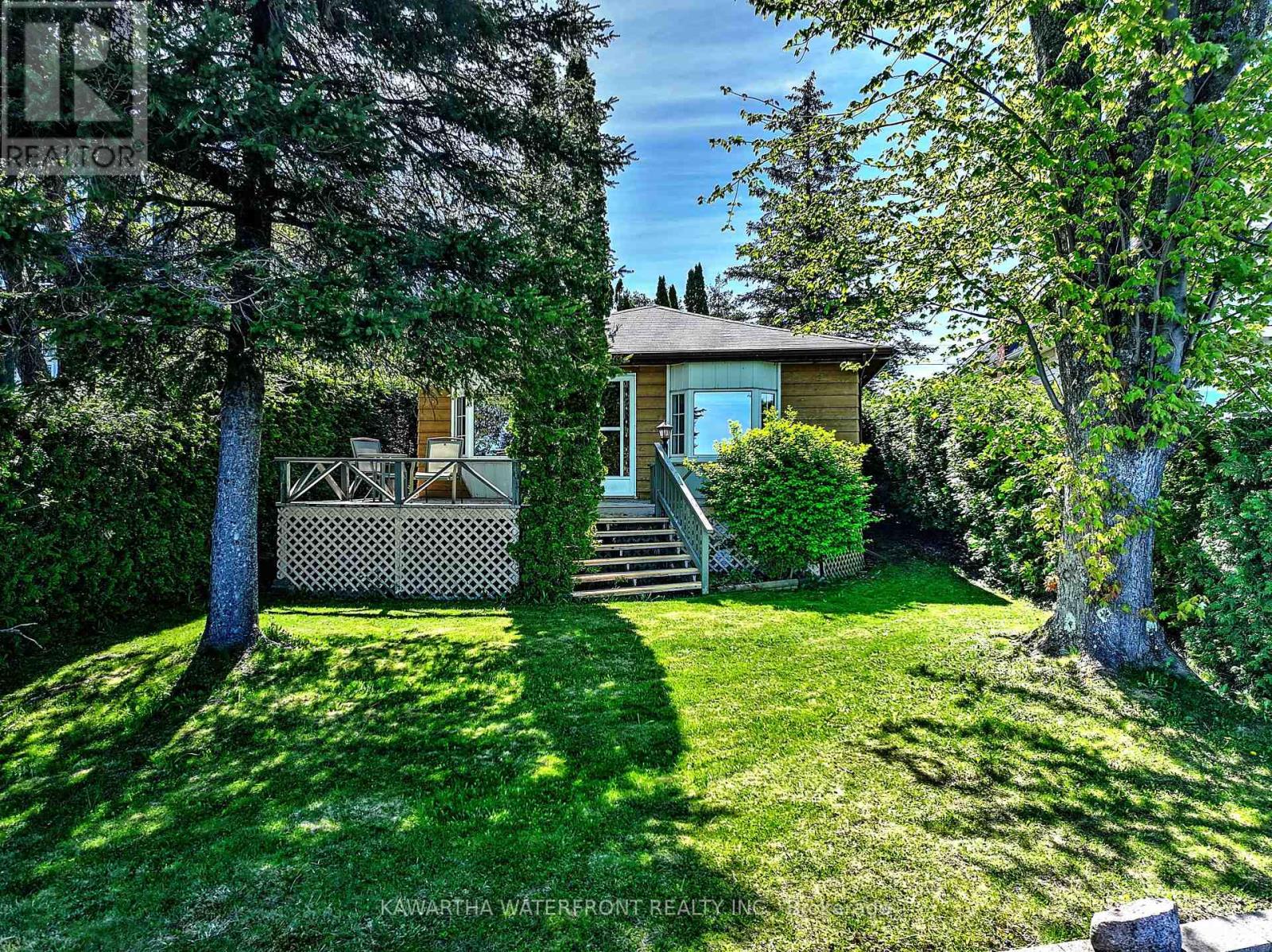 6 Oriole Road, Kawartha Lakes (Fenelon Falls), Ontario  K0M 1N0 - Photo 2 - X12211360