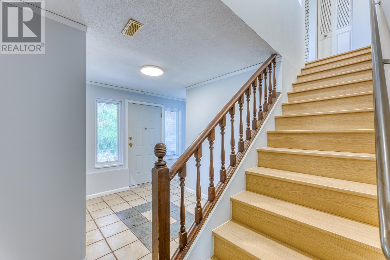 1026 Saddle Street, Coquitlam, British Columbia  V3C 3W3 - Photo 3 - R3010126