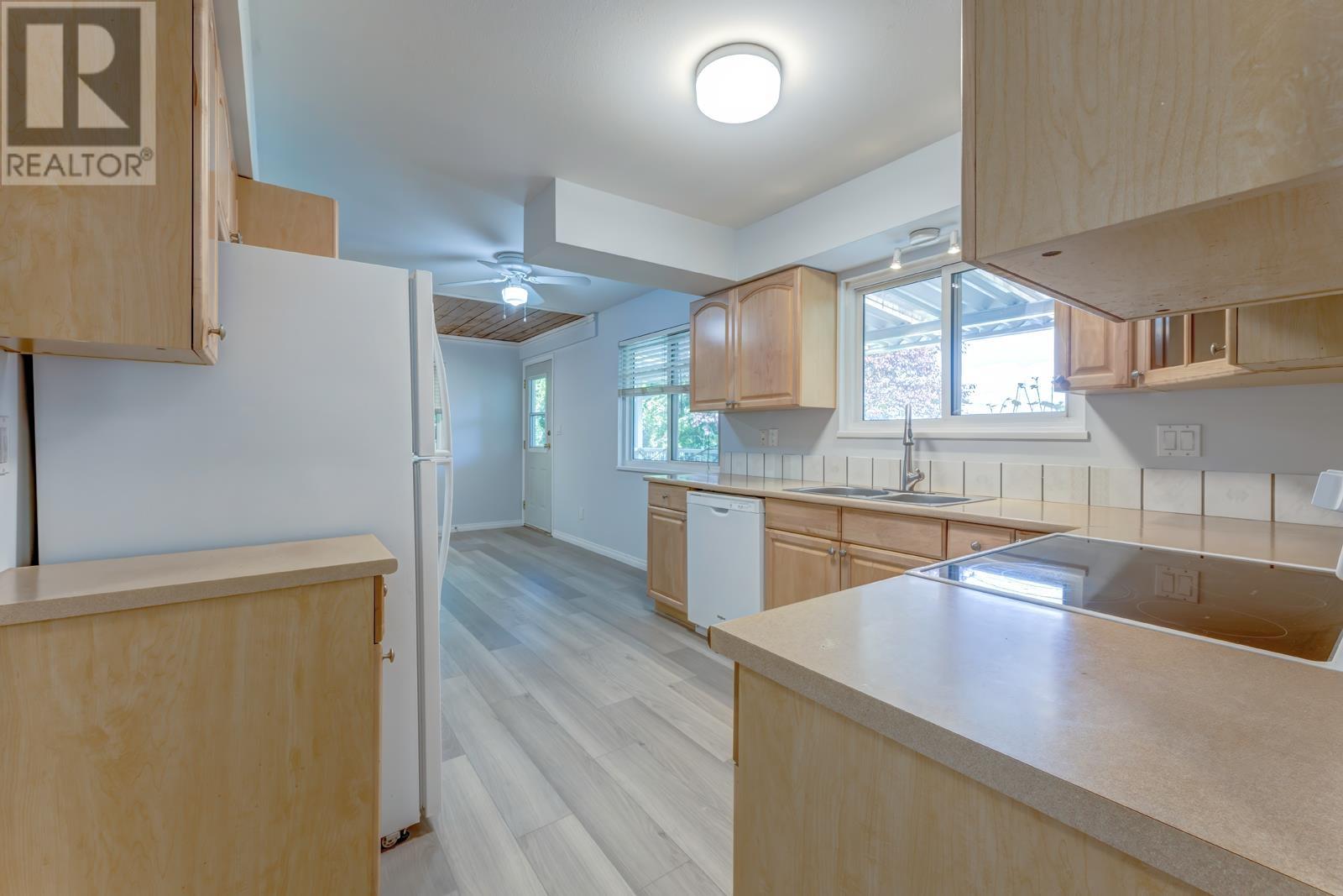1026 Saddle Street, Coquitlam, British Columbia  V3C 3W3 - Photo 7 - R3010126