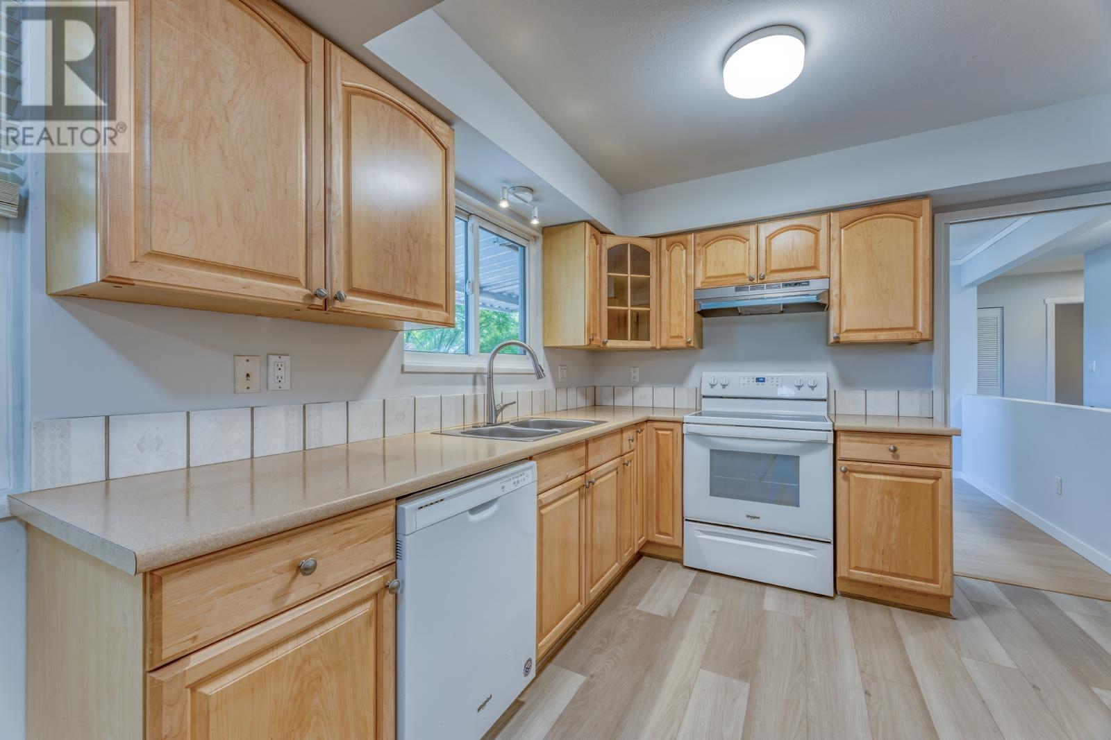 1026 Saddle Street, Coquitlam, British Columbia  V3C 3W3 - Photo 8 - R3010126