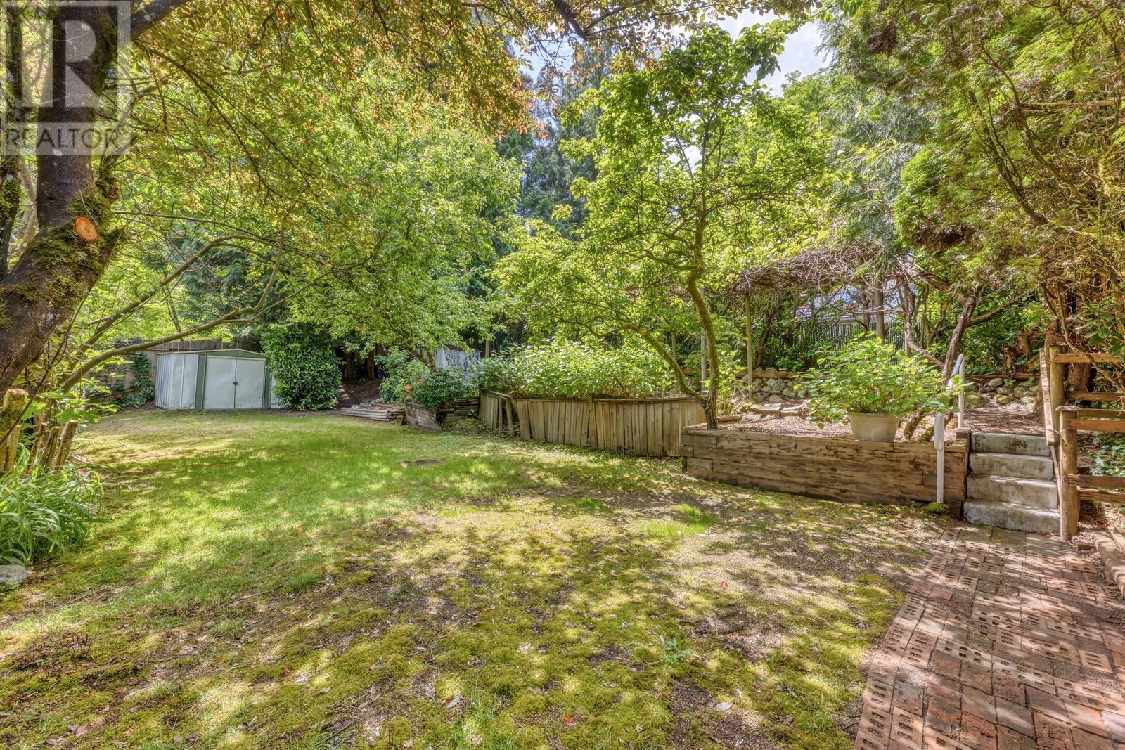 1026 Saddle Street, Coquitlam, British Columbia  V3C 3W3 - Photo 30 - R3010126
