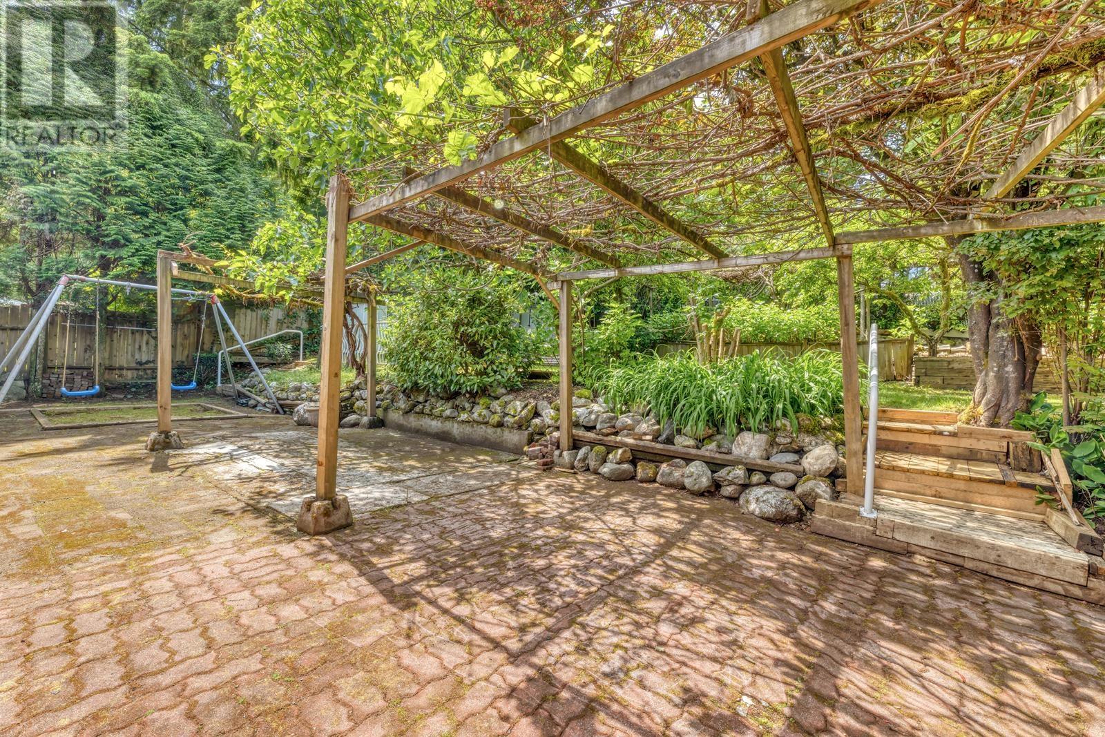 1026 Saddle Street, Coquitlam, British Columbia  V3C 3W3 - Photo 29 - R3010126
