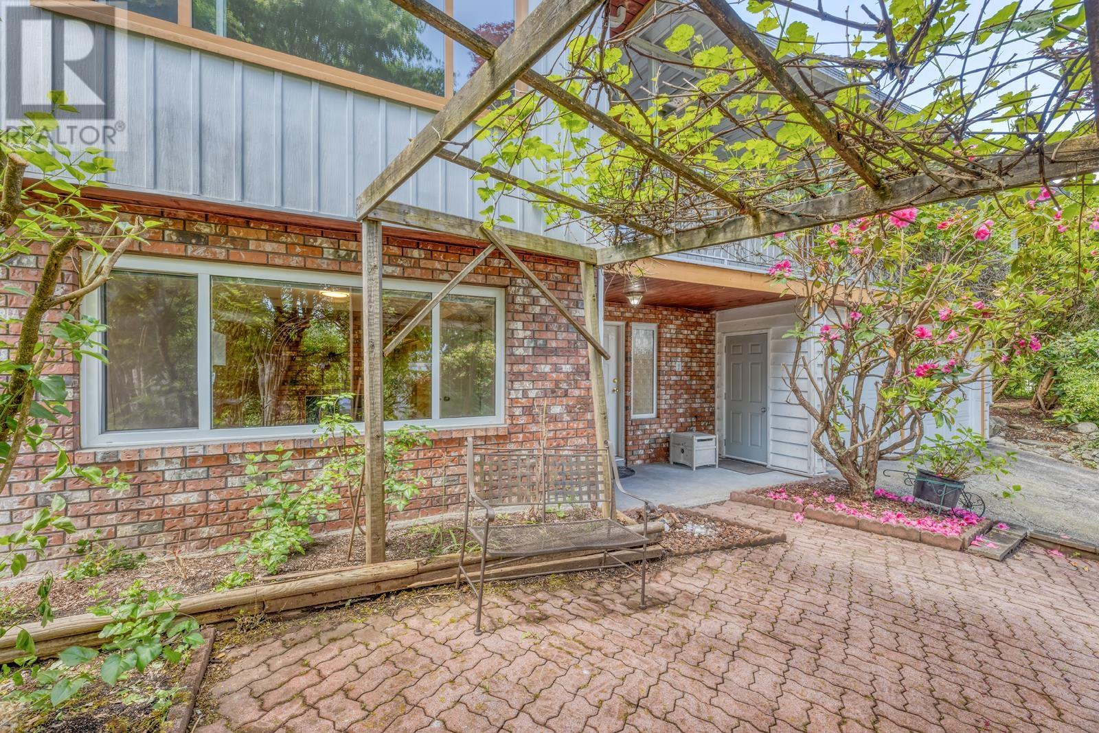 1026 Saddle Street, Coquitlam, British Columbia  V3C 3W3 - Photo 25 - R3010126