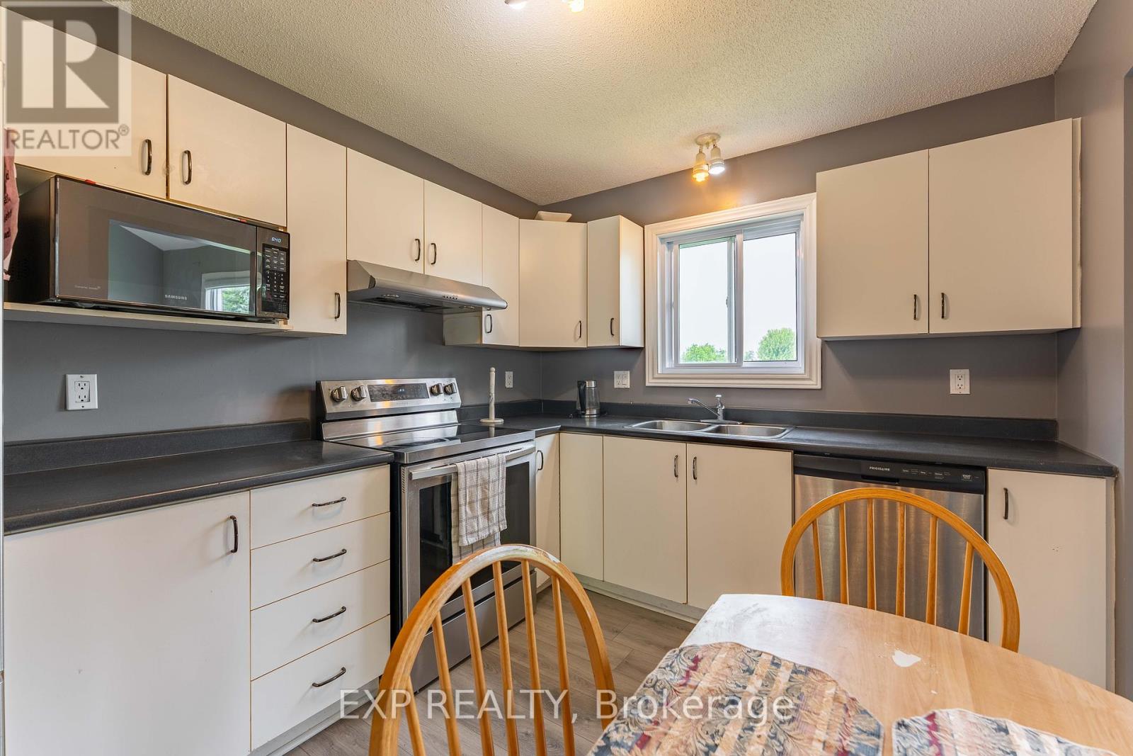 3379 Descotes Circle, Clarence-Rockland, Ontario  K4K 1A8 - Photo 16 - X12211358
