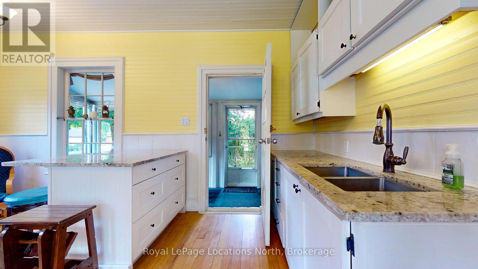 4219 County 124 Road, Clearview, Ontario  L0M 1P0 - Photo 17 - S12211332