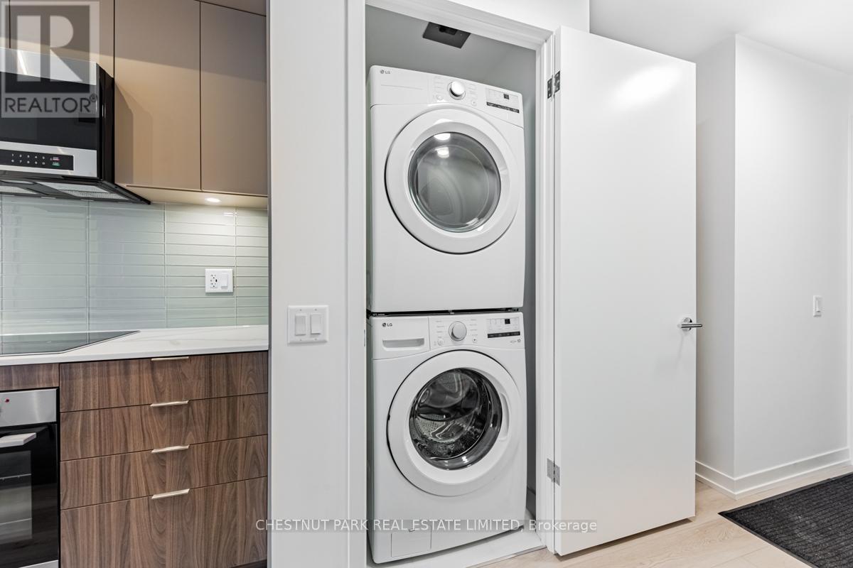 863 St. Clair Avenue W, Toronto, Ontario  M6C 0B2 - Photo 11 - C12211354