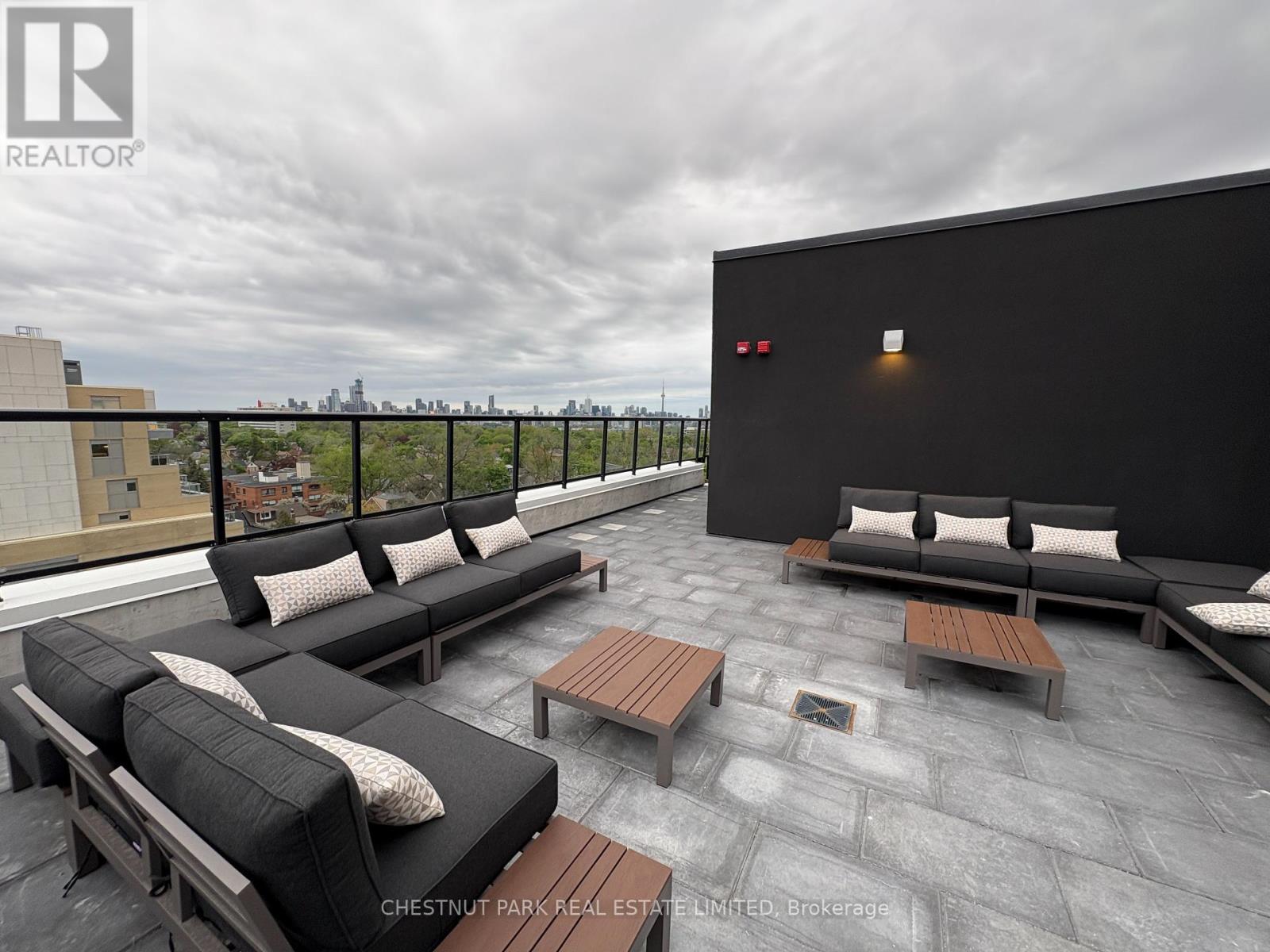 863 St. Clair Avenue W, Toronto, Ontario  M6C 0B2 - Photo 14 - C12211354
