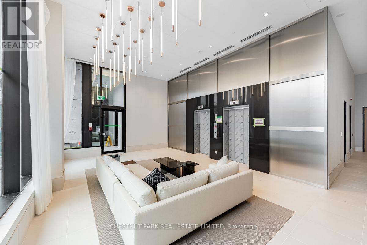 863 St. Clair Avenue W, Toronto, Ontario  M6C 0B2 - Photo 16 - C12211354