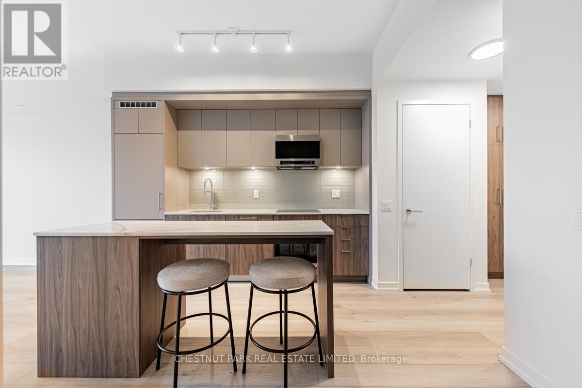 863 St. Clair Avenue W, Toronto, Ontario  M6C 0B2 - Photo 2 - C12211354
