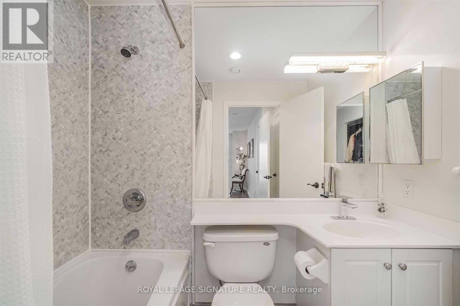 Ph10 - 210 Victoria Street, Toronto, Ontario  M5B 2R3 - Photo 24 - C12211361
