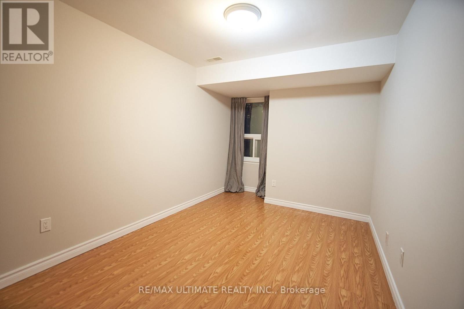 Upper - 35 Longboat Avenue, Toronto, Ontario  M5A 4C9 - Photo 6 - C12211362