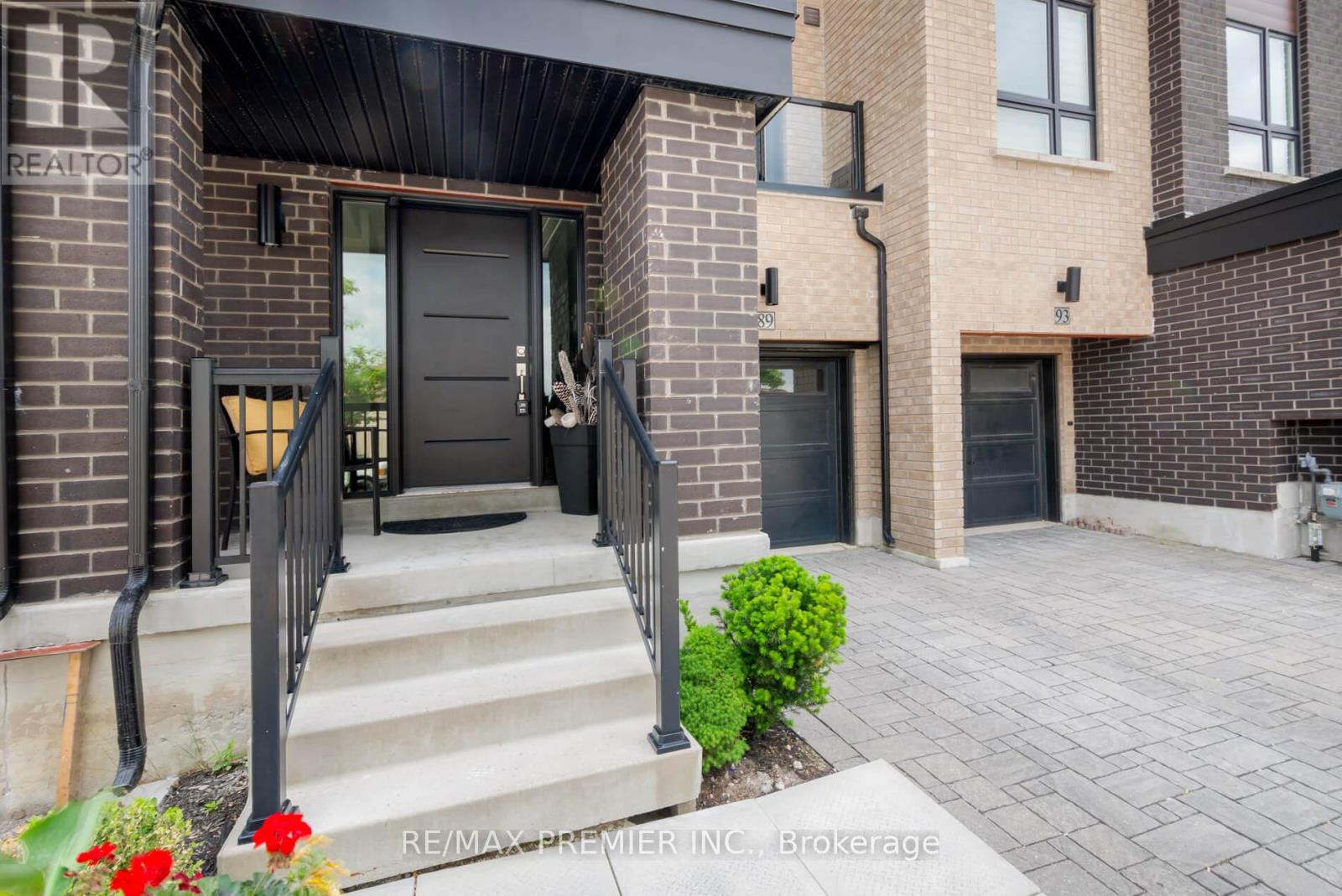 89 Gridiron Gate, Vaughan (Vellore Village), Ontario  L4H 4W8 - Photo 2 - N12211349