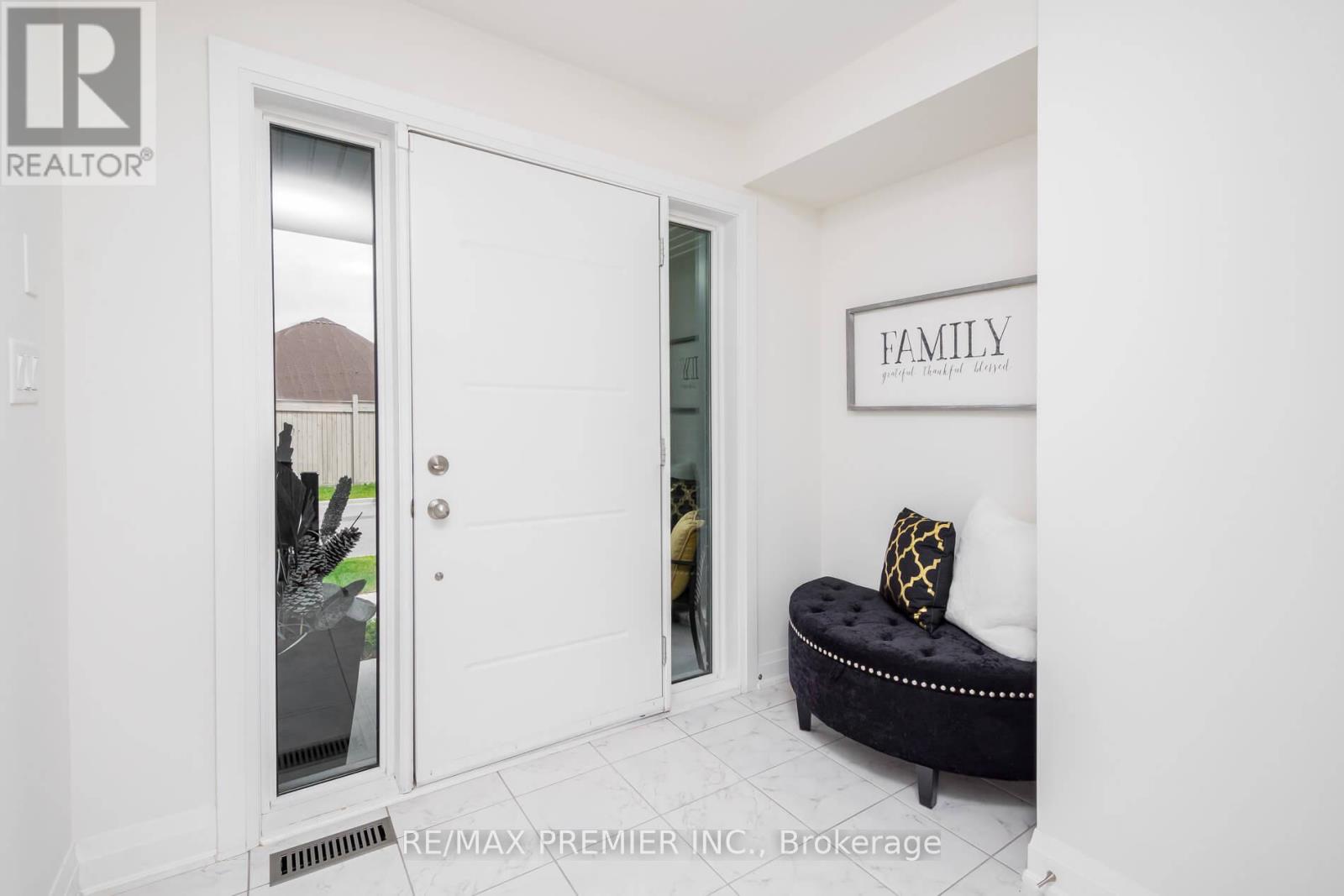 89 Gridiron Gate, Vaughan (Vellore Village), Ontario  L4H 4W8 - Photo 3 - N12211349