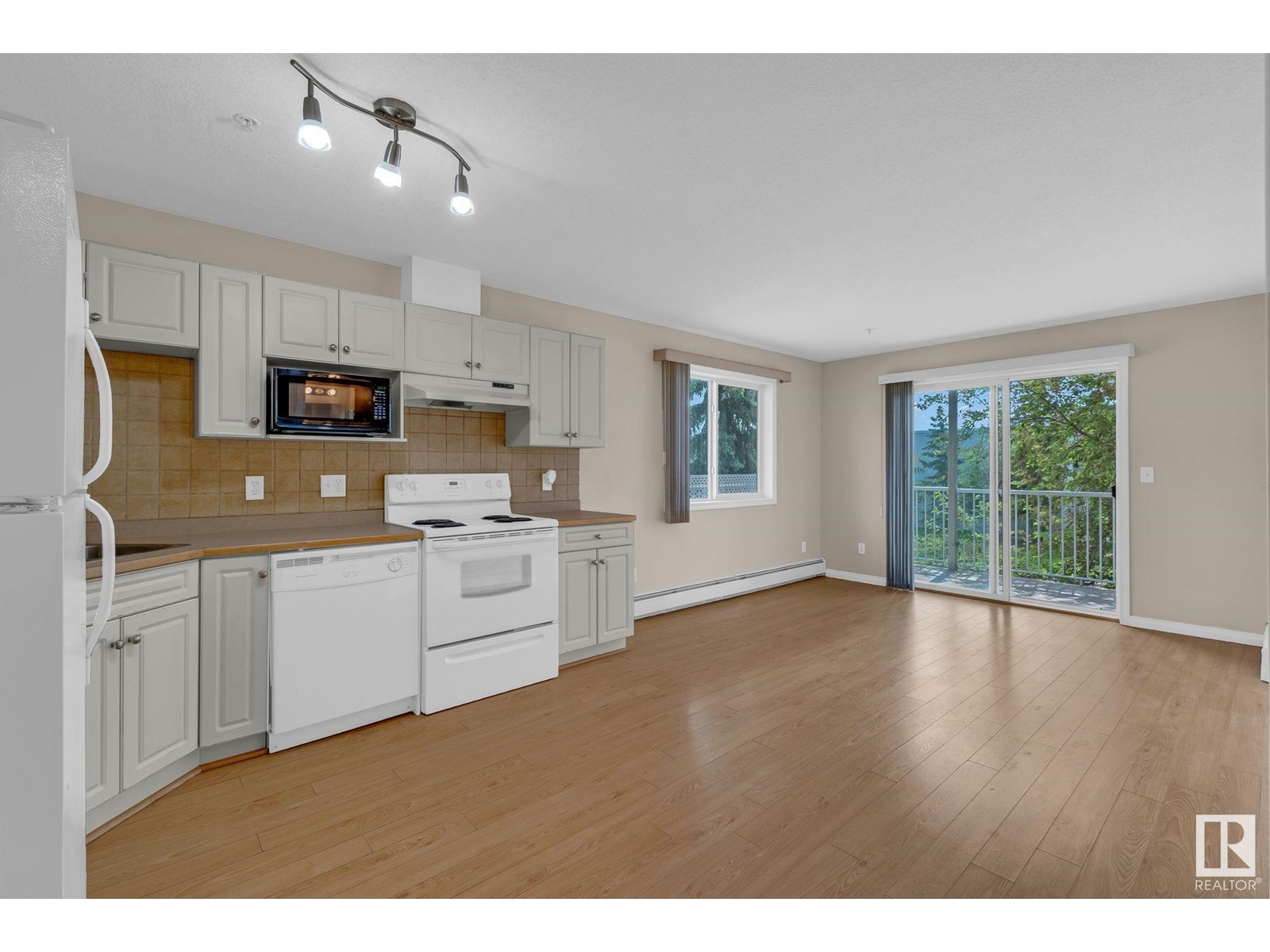 #212 12550 140 Av Nw, Edmonton, Alberta  T5X 6J4 - Photo 3 - E4441532