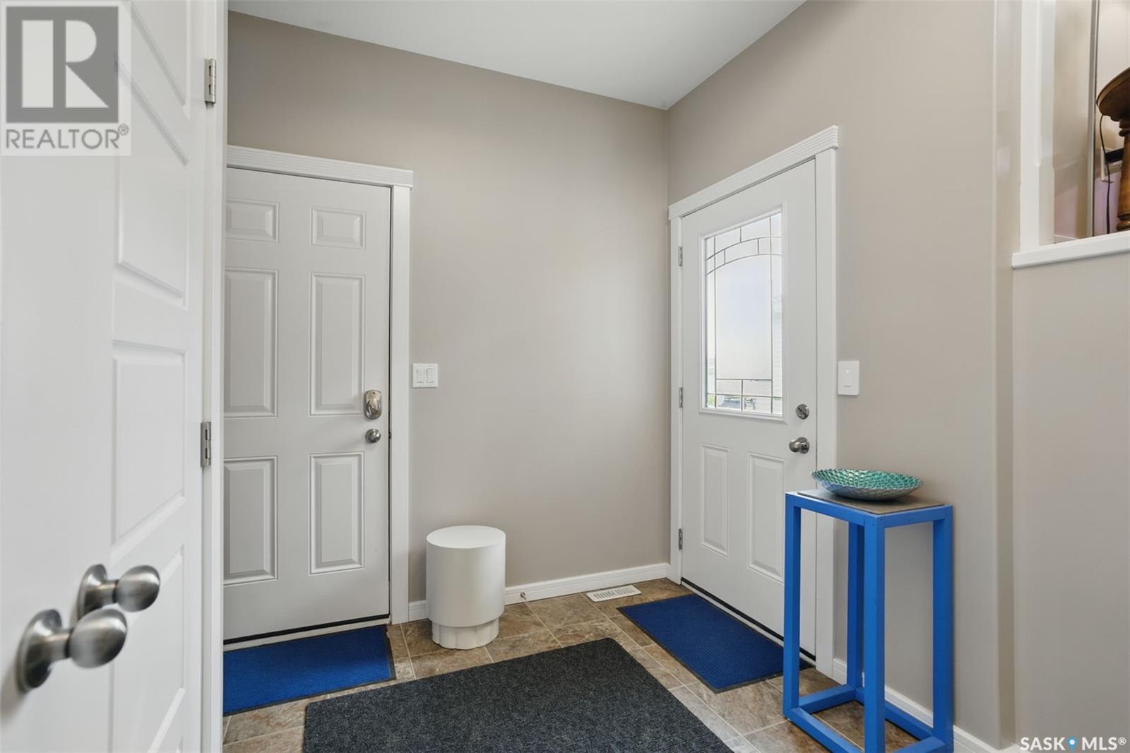 611 Kinloch Crescent, Saskatoon, Saskatchewan  S7M 5X2 - Photo 3 - SK009035