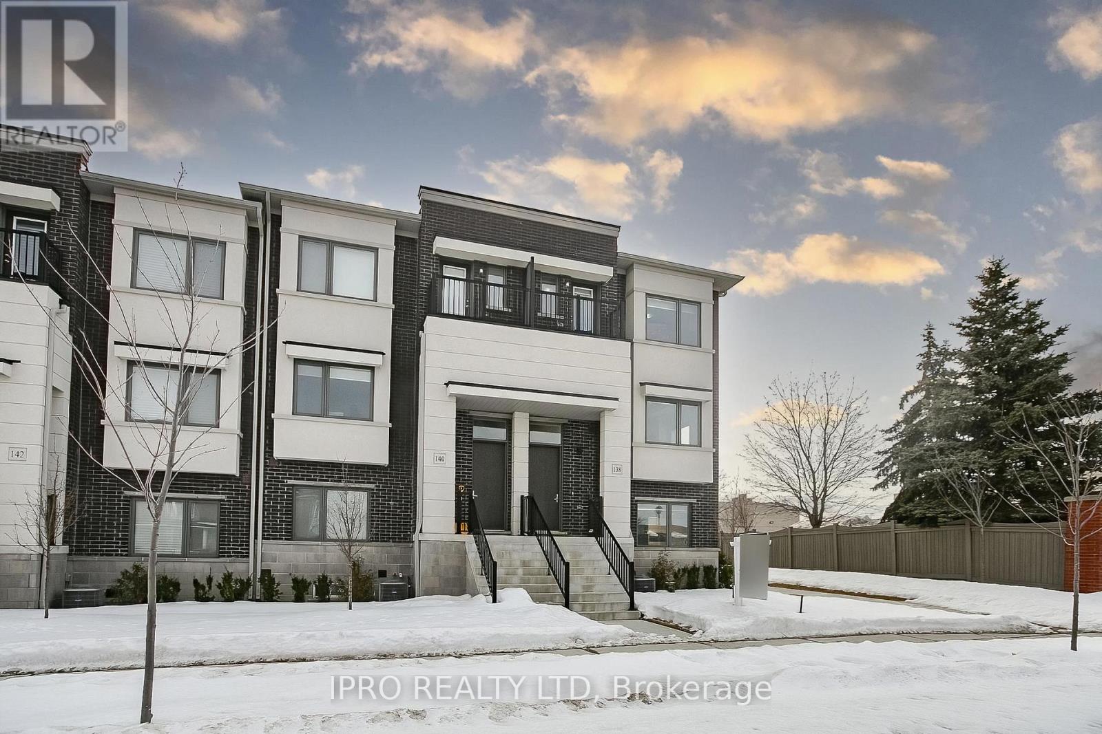 138 Landsbridge Street, Caledon, Ontario  L7E 2E1 - Photo 2 - W12211327