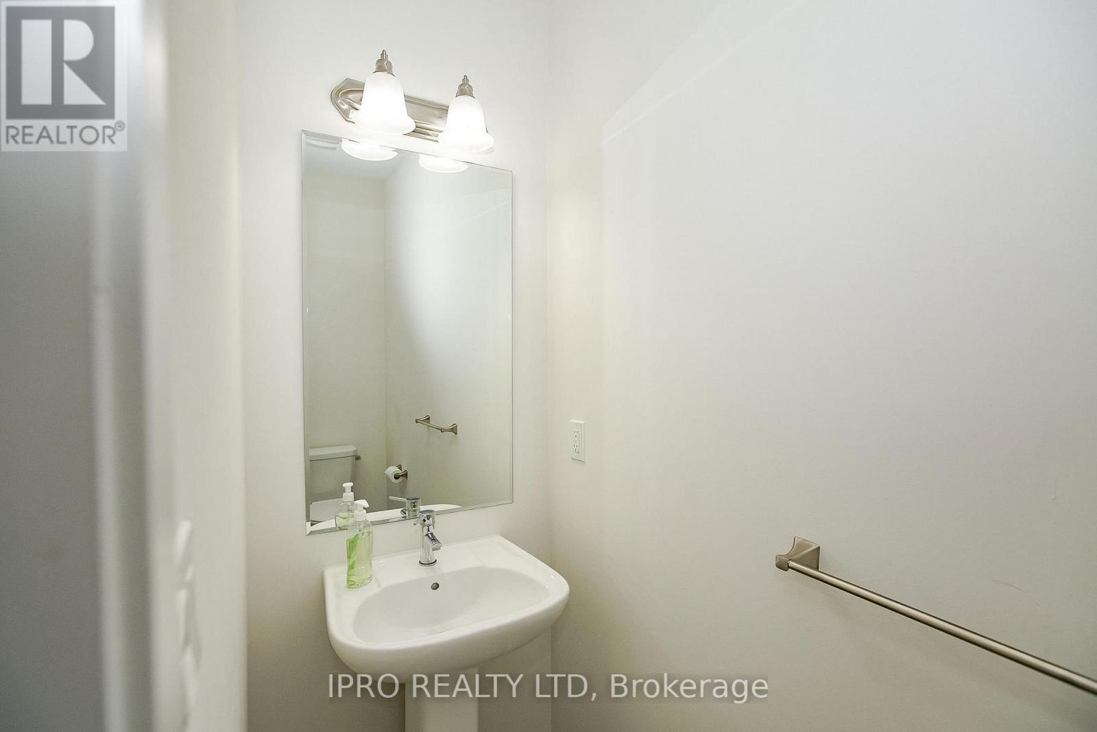 138 Landsbridge Street, Caledon, Ontario  L7E 2E1 - Photo 8 - W12211327