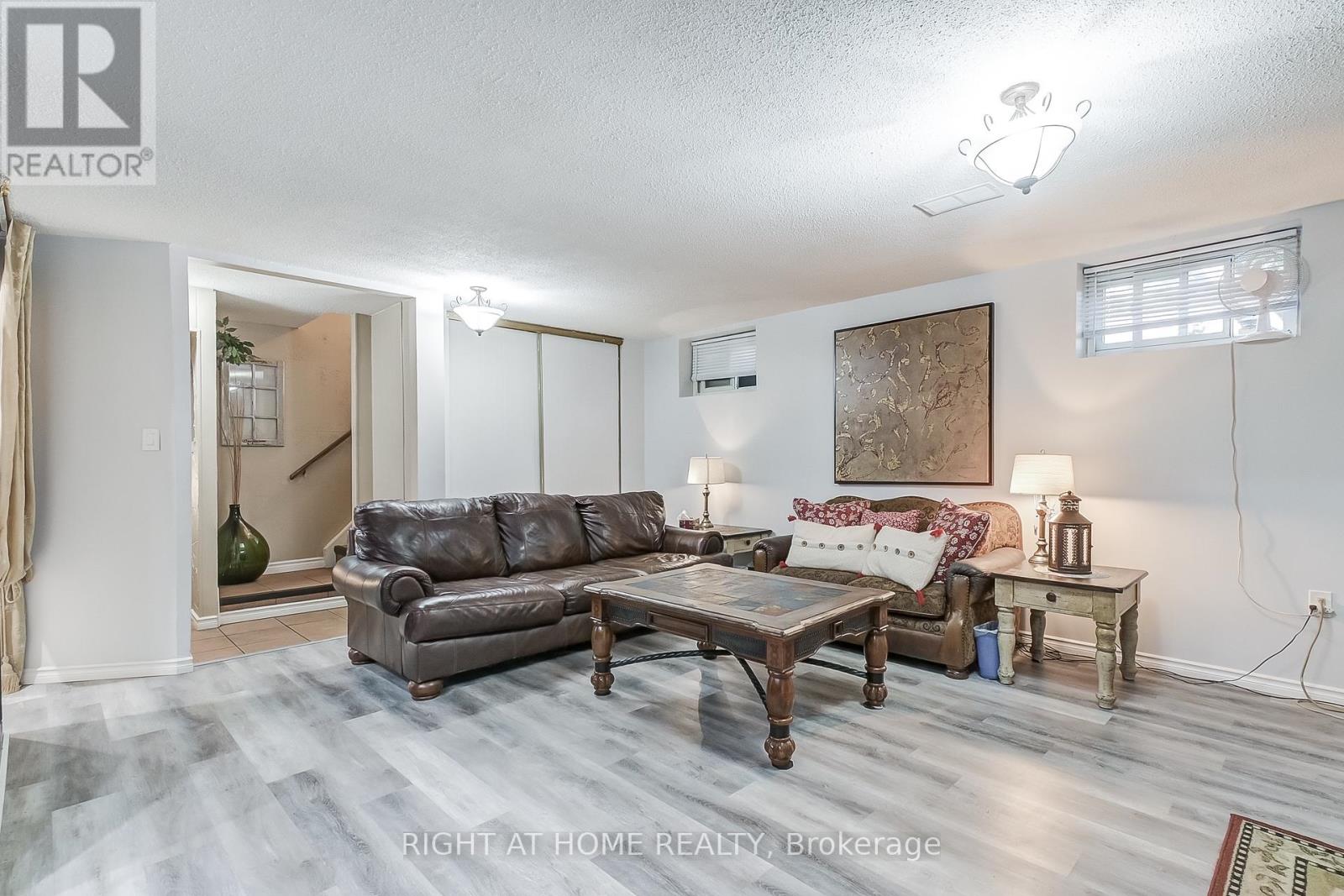 2034 Canning Court, Burlington, Ontario  L7P 3S5 - Photo 24 - W12211333