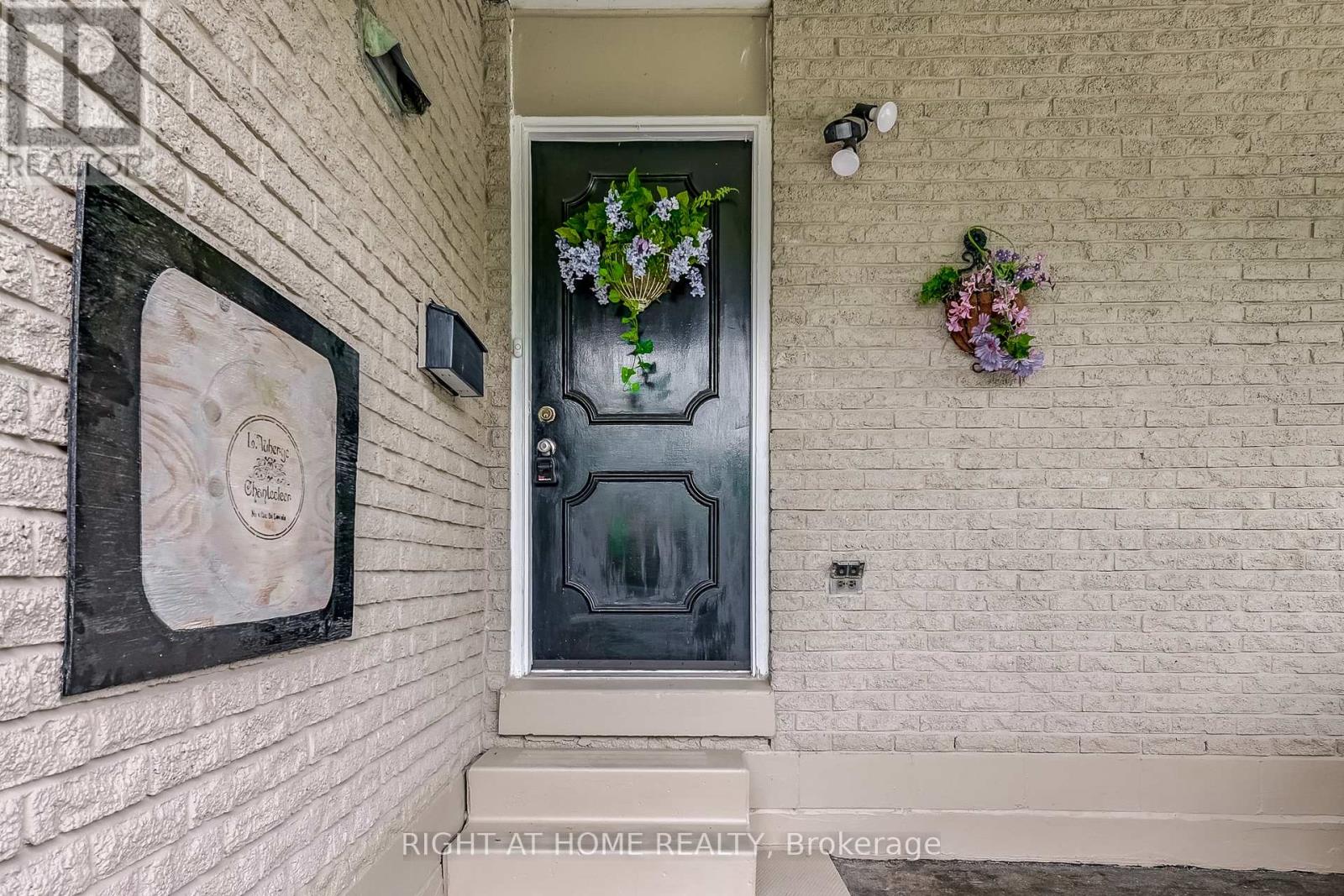 2034 Canning Court, Burlington, Ontario  L7P 3S5 - Photo 8 - W12211333