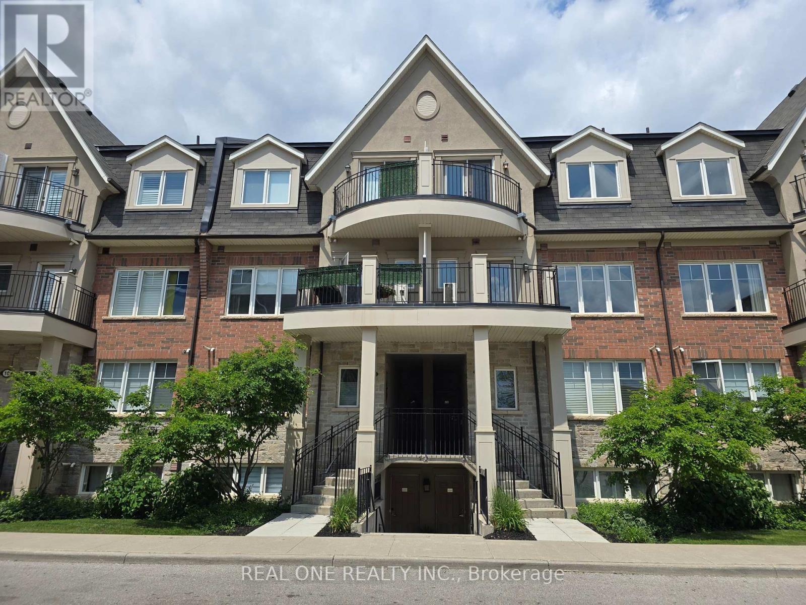 12-02 - 2420 Baronwood Dr Drive, Oakville, Ontario  L6M 0J7 - Photo 2 - W12211338