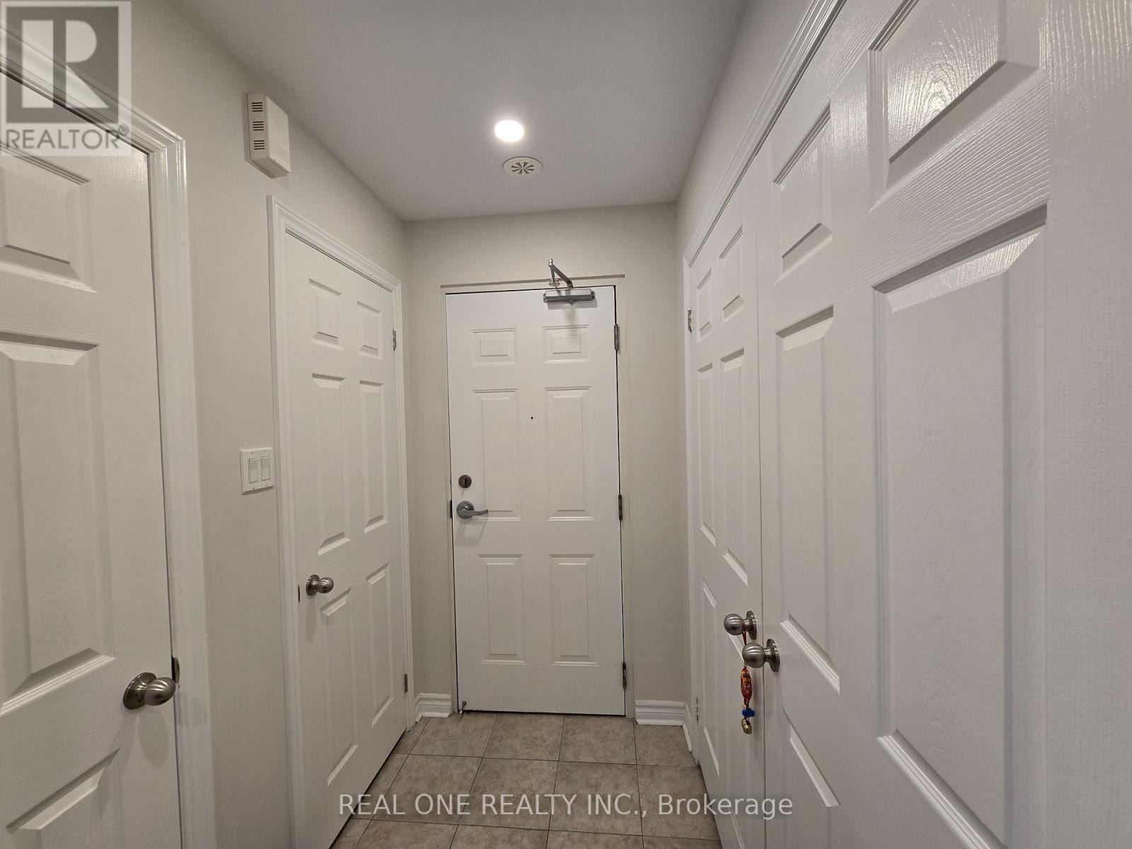 12-02 - 2420 Baronwood Dr Drive, Oakville, Ontario  L6M 0J7 - Photo 3 - W12211338