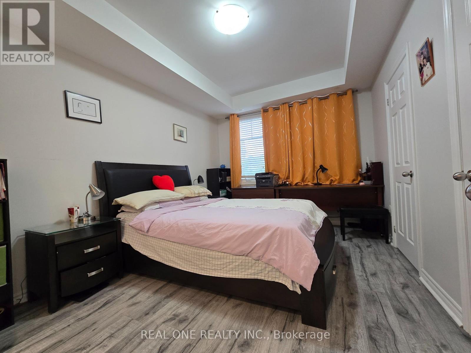 12-02 - 2420 Baronwood Dr Drive, Oakville, Ontario  L6M 0J7 - Photo 4 - W12211338