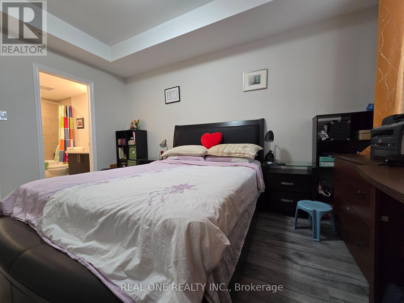 12-02 - 2420 Baronwood Dr Drive, Oakville, Ontario  L6M 0J7 - Photo 5 - W12211338