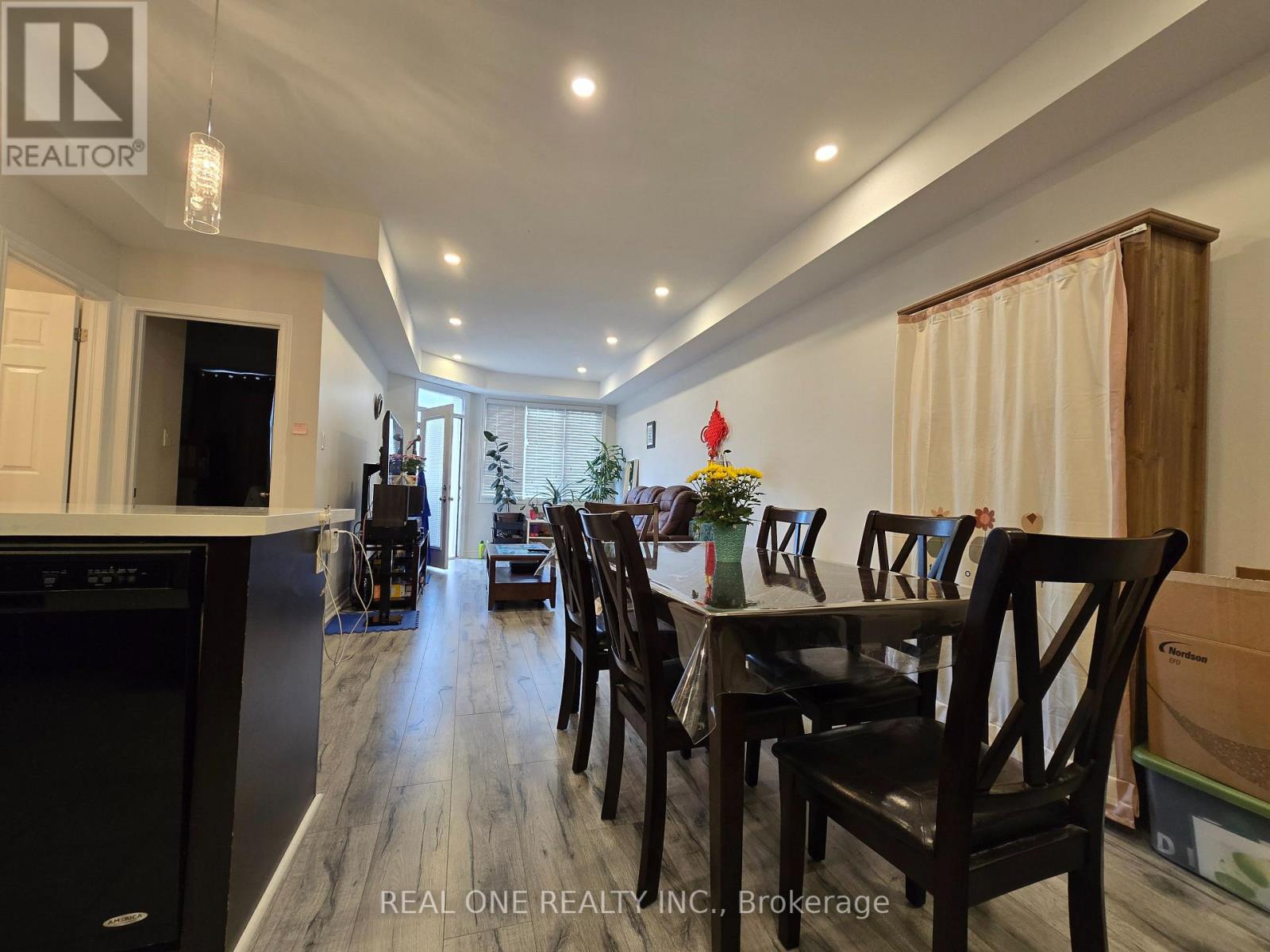12-02 - 2420 Baronwood Dr Drive, Oakville, Ontario  L6M 0J7 - Photo 8 - W12211338