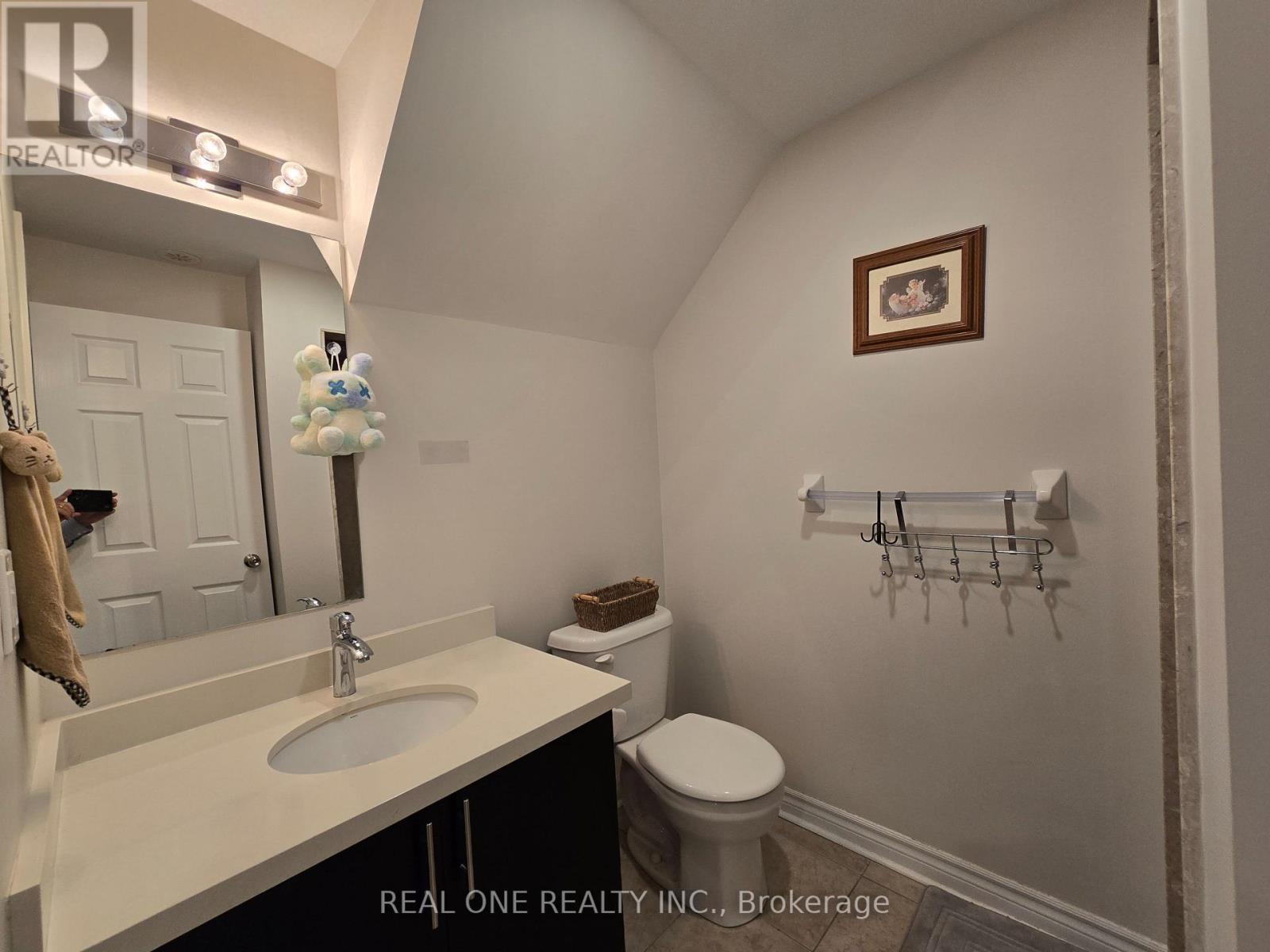 12-02 - 2420 Baronwood Dr Drive, Oakville, Ontario  L6M 0J7 - Photo 9 - W12211338
