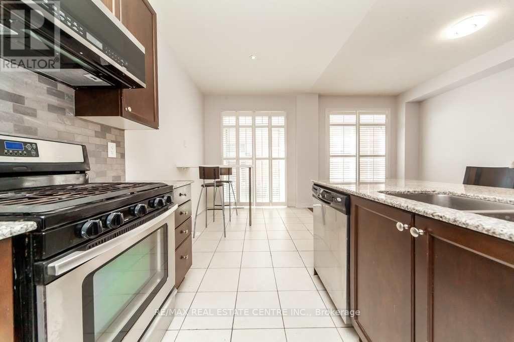3317 Stoney Crescent, Mississauga, Ontario  L5M 0N6 - Photo 21 - W12211342