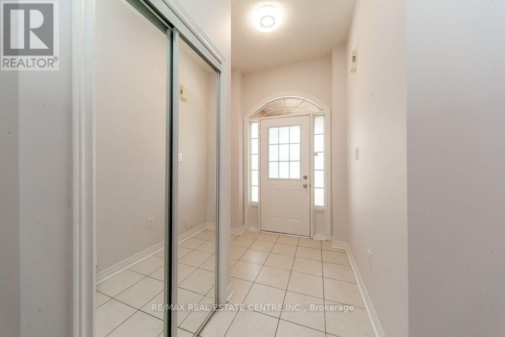 3317 Stoney Crescent, Mississauga, Ontario  L5M 0N6 - Photo 4 - W12211342