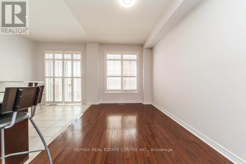3317 Stoney Crescent, Mississauga, Ontario  L5M 0N6 - Photo 9 - W12211342