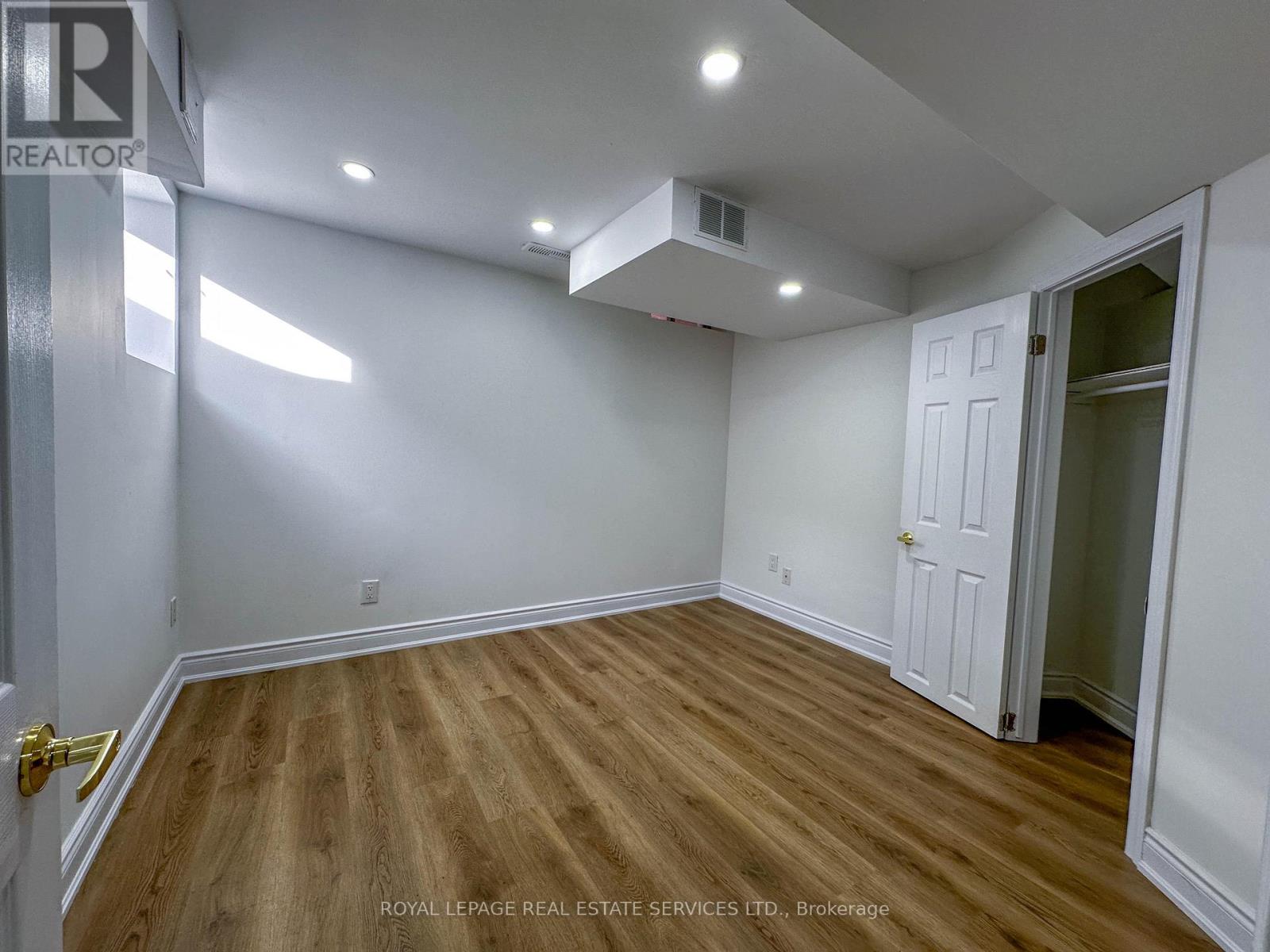 6509 Warbler Lane, Mississauga, Ontario  L5N 6E1 - Photo 4 - W12211347