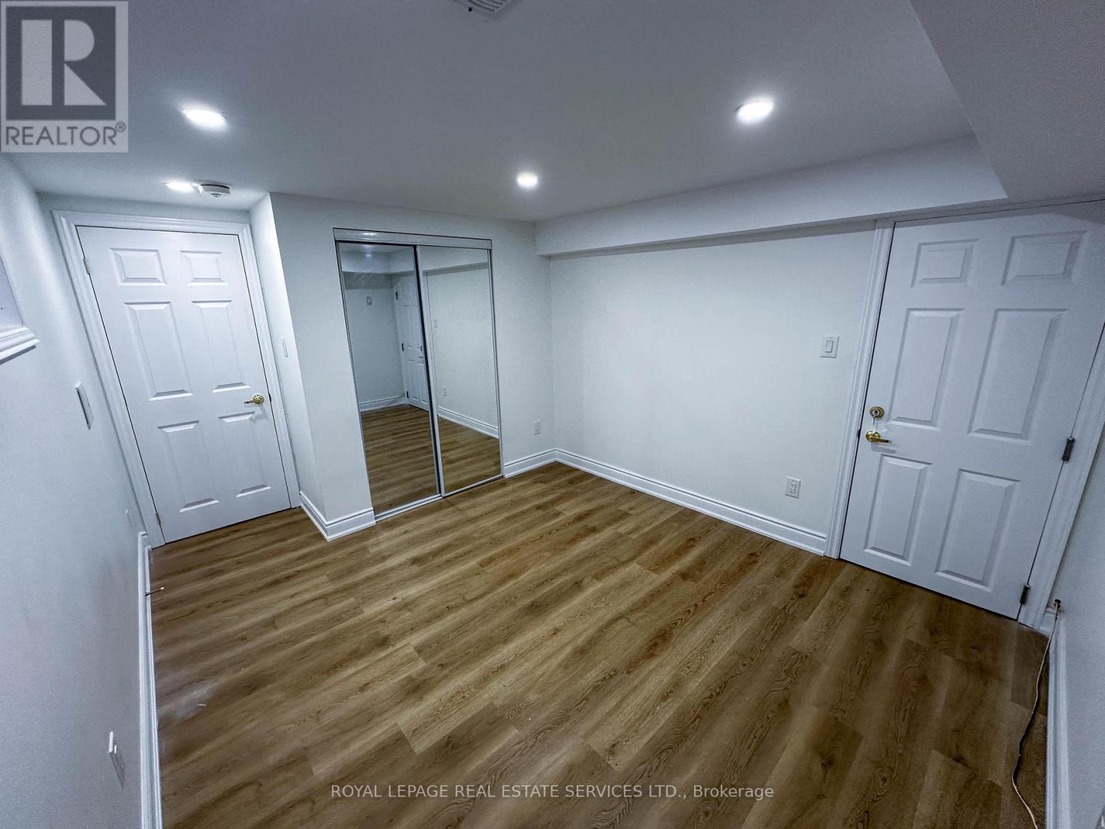 6509 Warbler Lane, Mississauga, Ontario  L5N 6E1 - Photo 5 - W12211347
