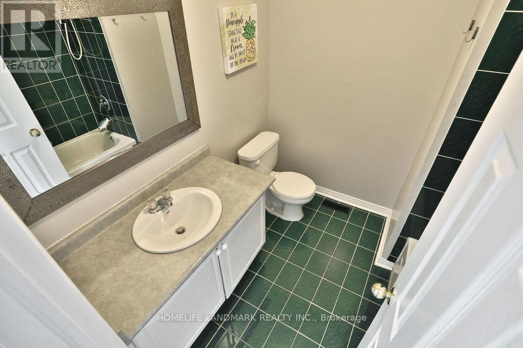 4484 Virtue Court, Burlington (Shoreacres), Ontario  L7L 6J9 - Photo 11 - W12211352