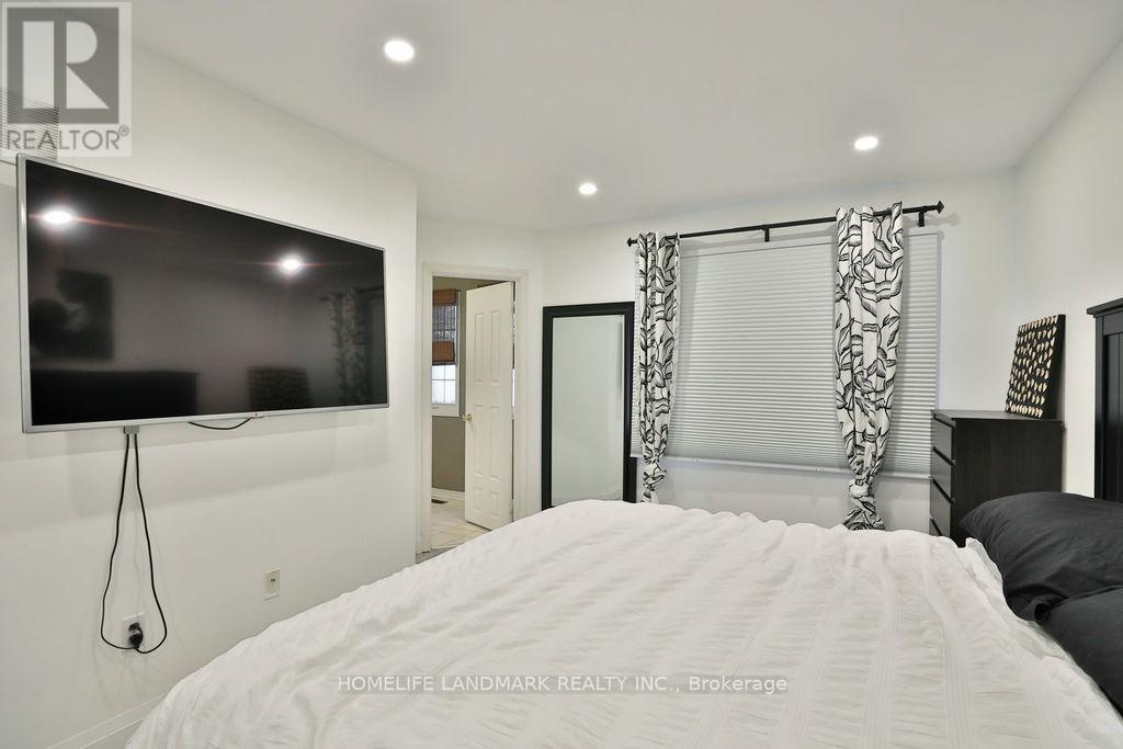 4484 Virtue Court, Burlington (Shoreacres), Ontario  L7L 6J9 - Photo 7 - W12211352
