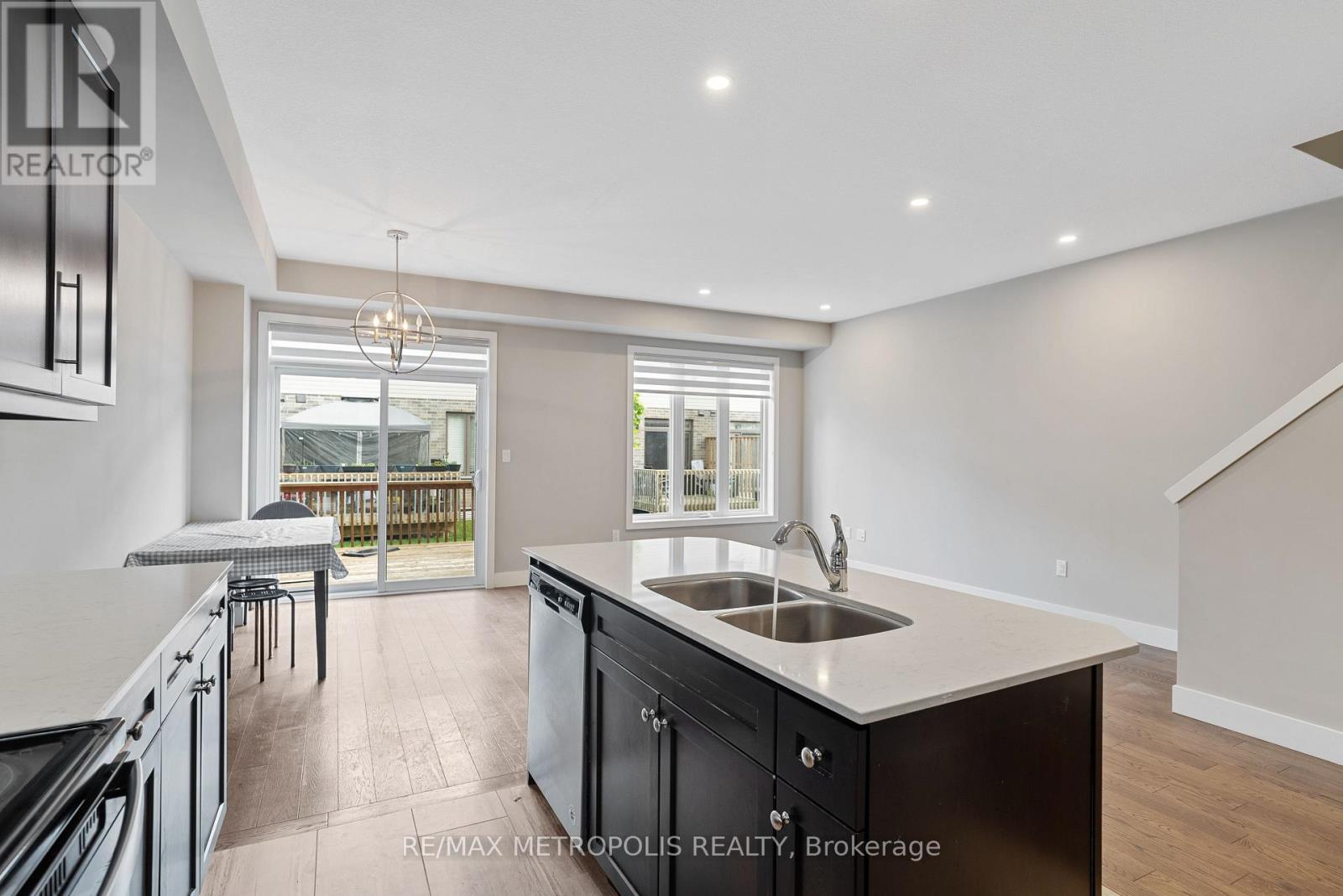 93 - 1960 Dalmagarry Road, London North (North E), Ontario  N6G 5B1 - Photo 10 - X12211335