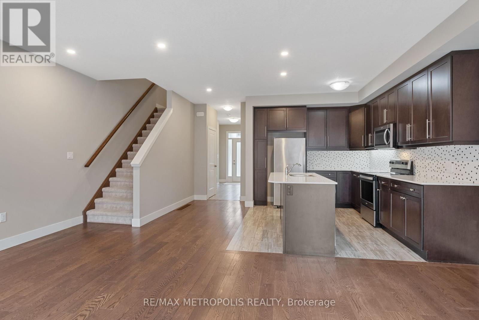 93 - 1960 Dalmagarry Road, London North (North E), Ontario  N6G 5B1 - Photo 8 - X12211335