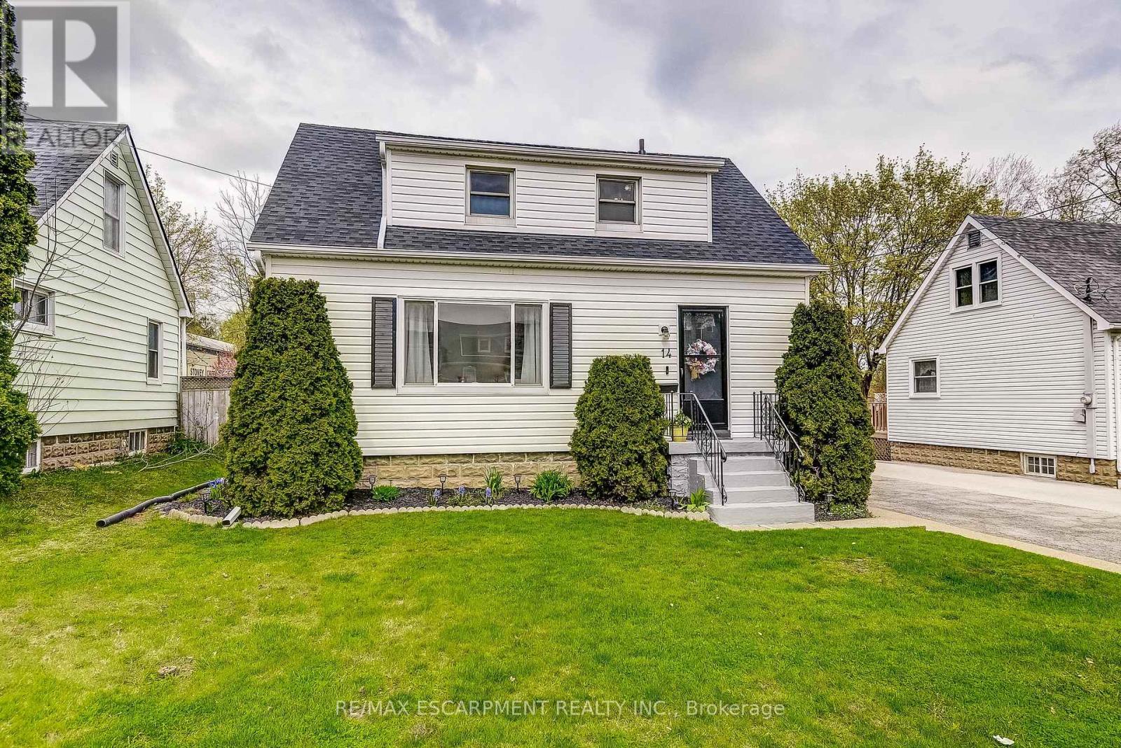 14 Walker Avenue, Hamilton, Ontario  L8G 1S6 - Photo 2 - X12211353