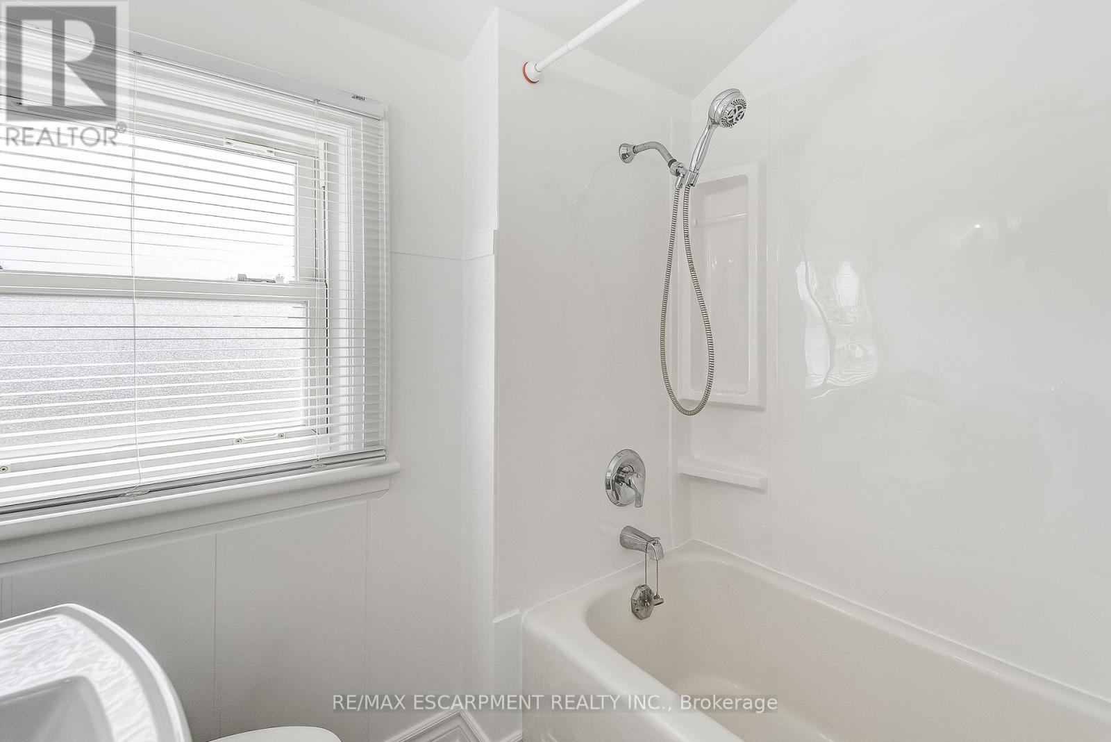 14 Walker Avenue, Hamilton, Ontario  L8G 1S6 - Photo 28 - X12211353
